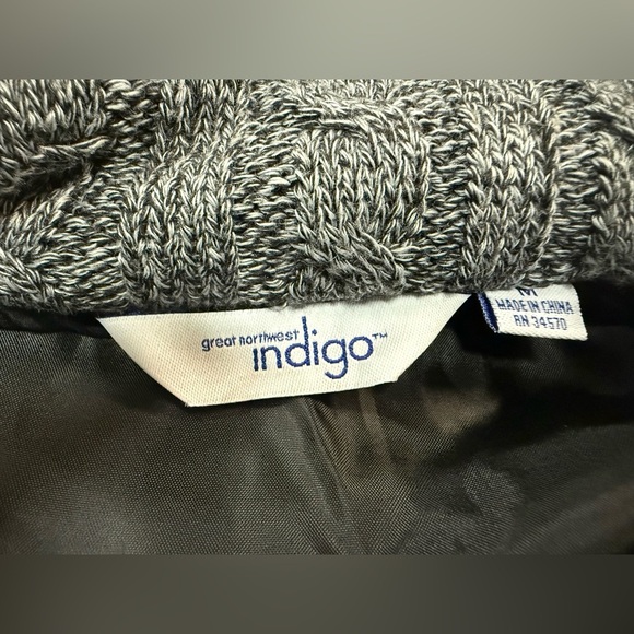 Women's Black Quilted Vest - Picture 5 of 6